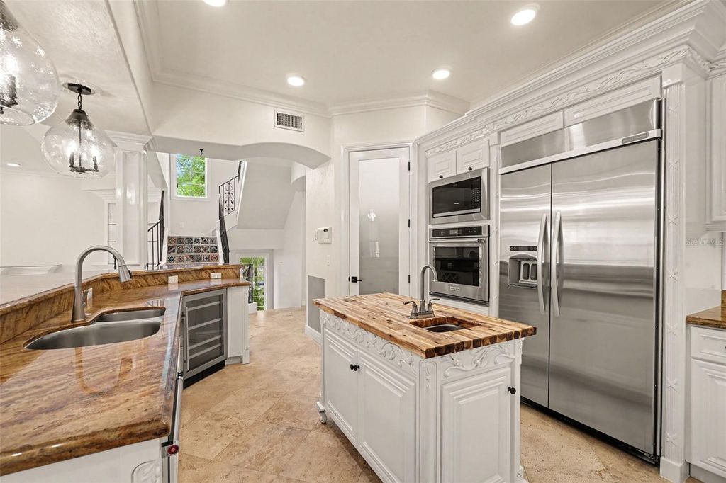 Image 11 of property listing at 11523 ANDY ROSSE LANE, Captiva, FL 33924