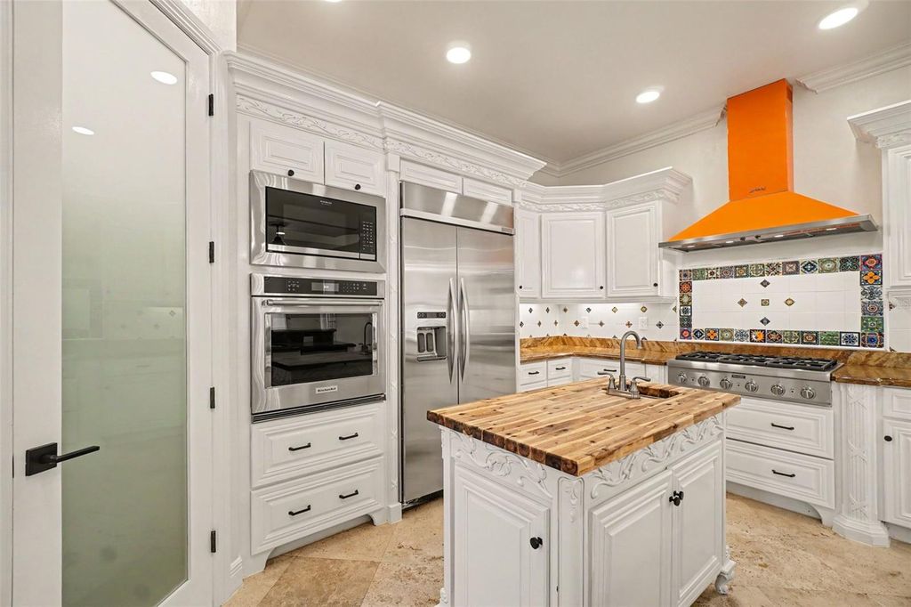 Image 12 of property listing at 11523 ANDY ROSSE LANE, Captiva, FL 33924