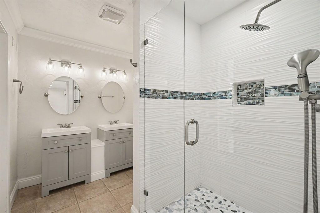 Image 14 of property listing at 11523 ANDY ROSSE LANE, Captiva, FL 33924