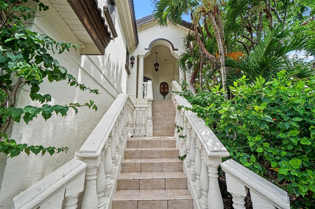 Image 3 of property listing at 11523 ANDY ROSSE LANE, Captiva, FL 33924