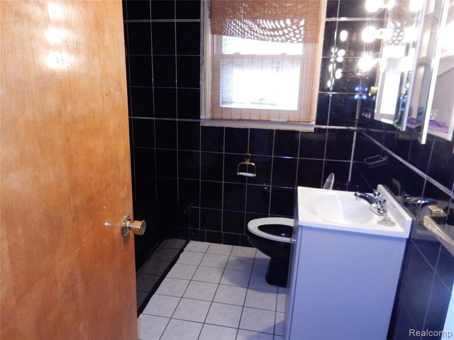 1704 Walnut Street, Dearborn, MI 48124