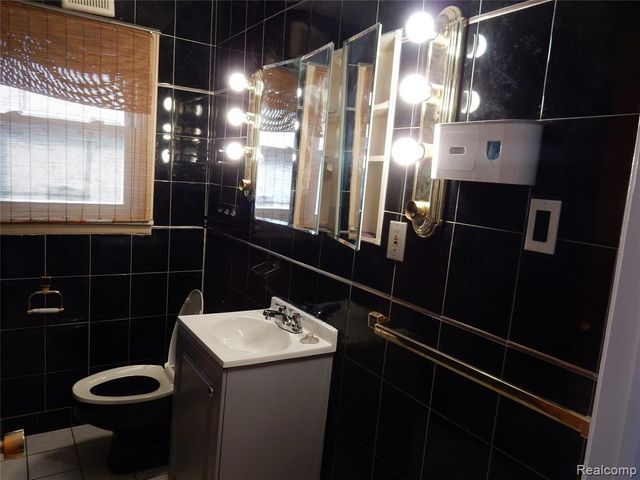 1704 Walnut Street, Dearborn, MI 48124