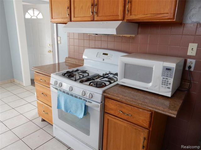 1704 Walnut Street, Dearborn, MI 48124