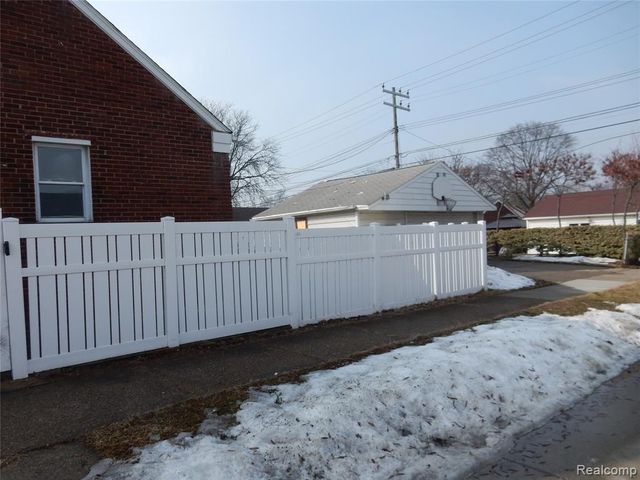 1704 Walnut Street, Dearborn, MI 48124