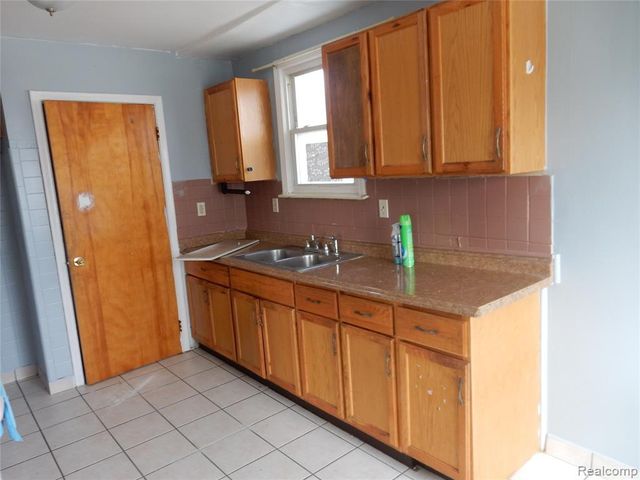 1704 Walnut Street, Dearborn, MI 48124