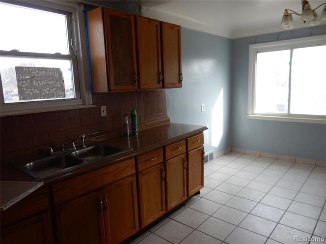 1704 Walnut Street, Dearborn, MI 48124