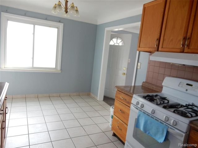 1704 Walnut Street, Dearborn, MI 48124