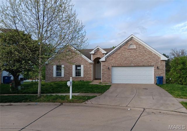 318 Coventry Trail Lane, Maryland Heights, MO 63043