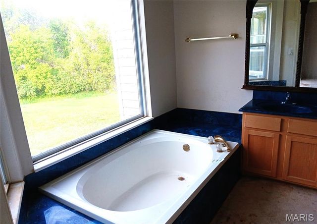 318 Coventry Trail Lane, Maryland Heights, MO 63043