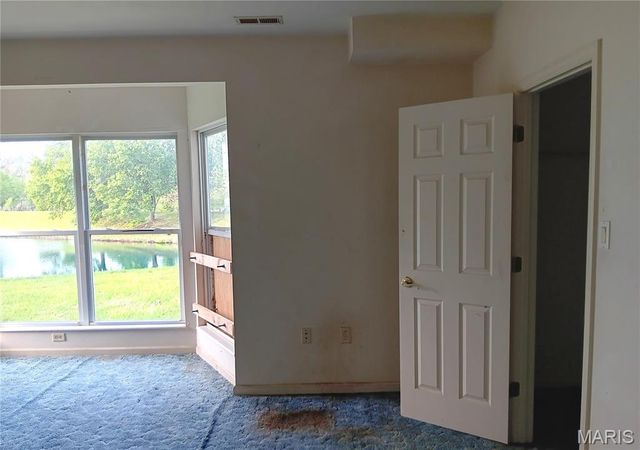 318 Coventry Trail Lane, Maryland Heights, MO 63043