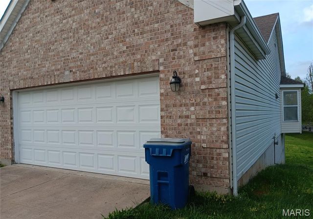 318 Coventry Trail Lane, Maryland Heights, MO 63043