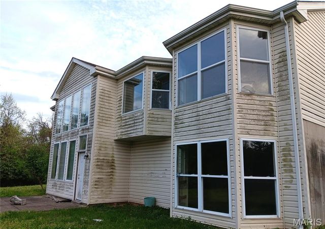 318 Coventry Trail Lane, Maryland Heights, MO 63043