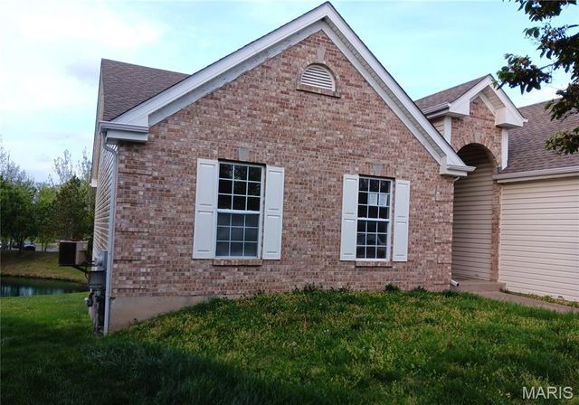 318 Coventry Trail Lane, Maryland Heights, MO 63043