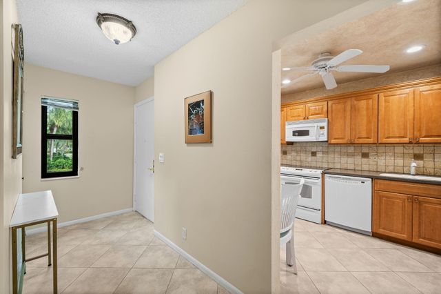 21669 TALL PALM Circle 1B, Boca Raton, FL 33433