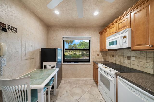 21669 TALL PALM Circle 1B, Boca Raton, FL 33433