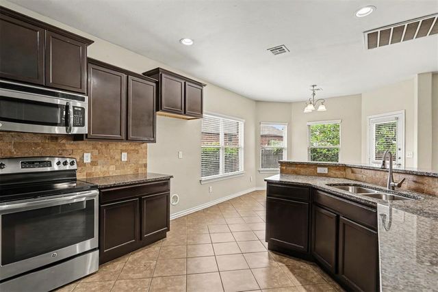 11009 SW 39th Court, Mustang, OK 73064