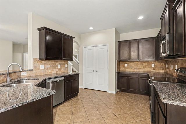 11009 SW 39th Court, Mustang, OK 73064