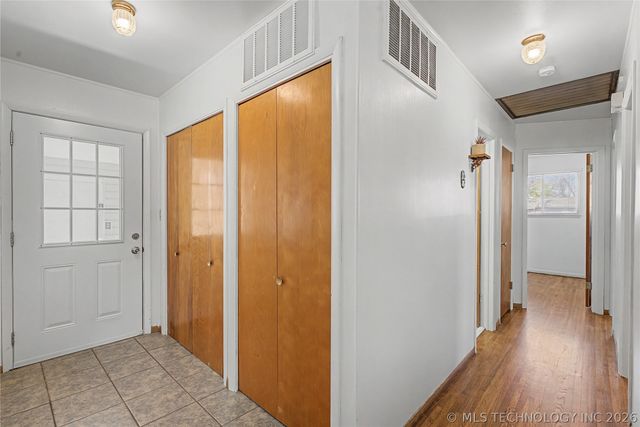 408 E E Street, Jenks, OK 74037