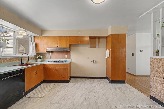 408 E E Street, Jenks, OK 74037