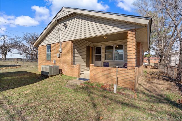 408 E E Street, Jenks, OK 74037