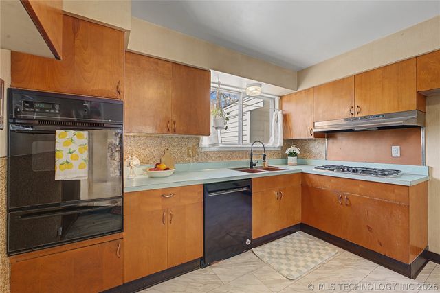 408 E E Street, Jenks, OK 74037