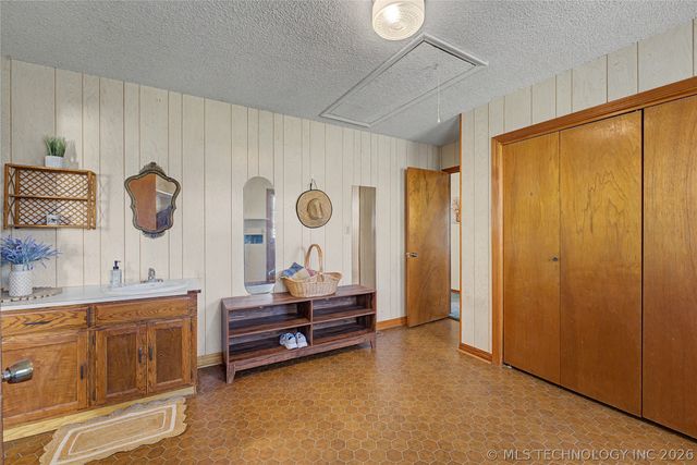 408 E E Street, Jenks, OK 74037