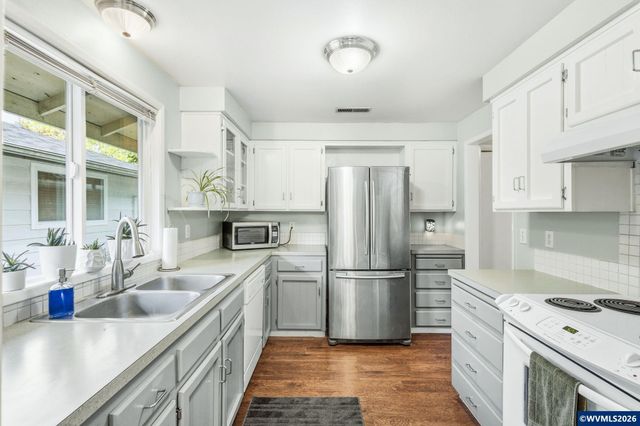 1747 Raywanda Ct NE, Salem, OR 97301