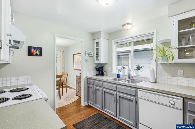 1747 Raywanda Ct NE, Salem, OR 97301