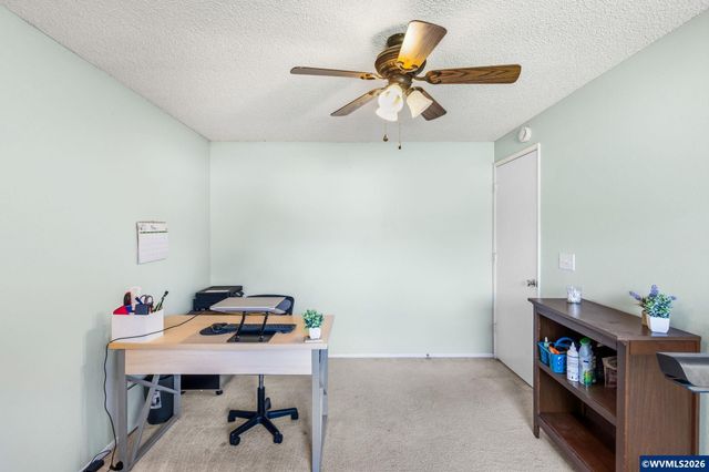 1747 Raywanda Ct NE, Salem, OR 97301
