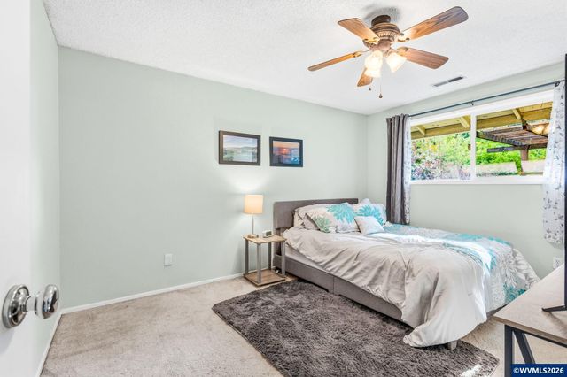 1747 Raywanda Ct NE, Salem, OR 97301