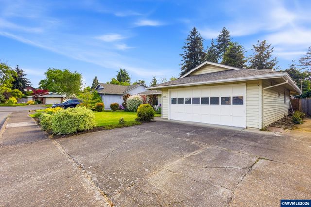 1747 Raywanda Ct NE, Salem, OR 97301