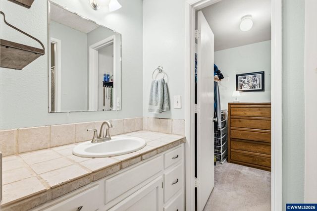 1747 Raywanda Ct NE, Salem, OR 97301