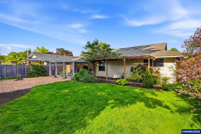 1747 Raywanda Ct NE, Salem, OR 97301