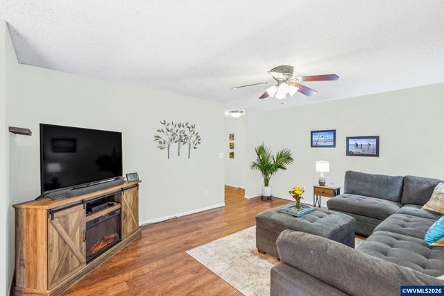 1747 Raywanda Ct NE, Salem, OR 97301