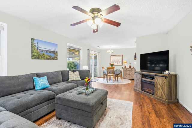 1747 Raywanda Ct NE, Salem, OR 97301