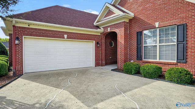 16128 Shropshire Drive SE, Huntsville, AL 35803