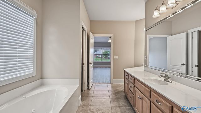 16128 Shropshire Drive SE, Huntsville, AL 35803