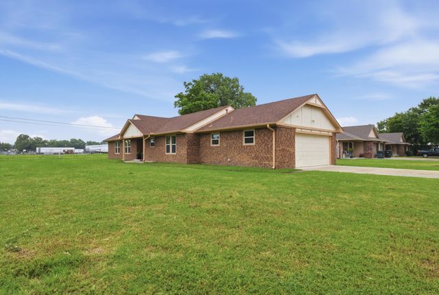 1100 N Oseuma Avenue, Claremore, OK 74017