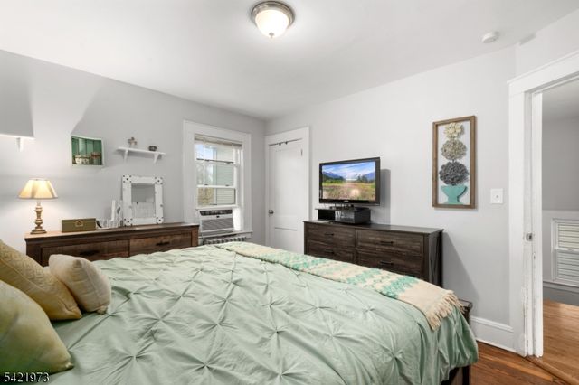 38 Hinsdale Pl, Newark City, NJ 07104