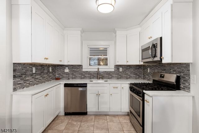 38 Hinsdale Pl, Newark City, NJ 07104