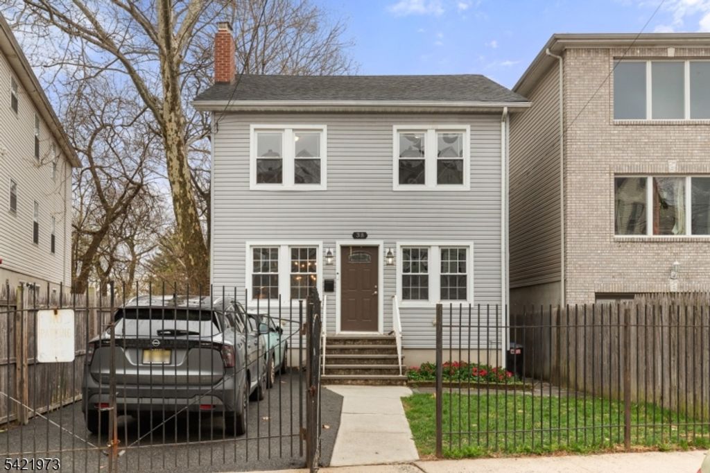 38 Hinsdale Pl, Newark City, NJ 07104