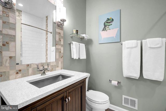 5922 MUNSON CT, Falls Church, VA 22041