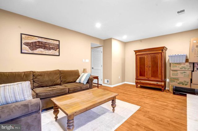 5922 MUNSON CT, Falls Church, VA 22041
