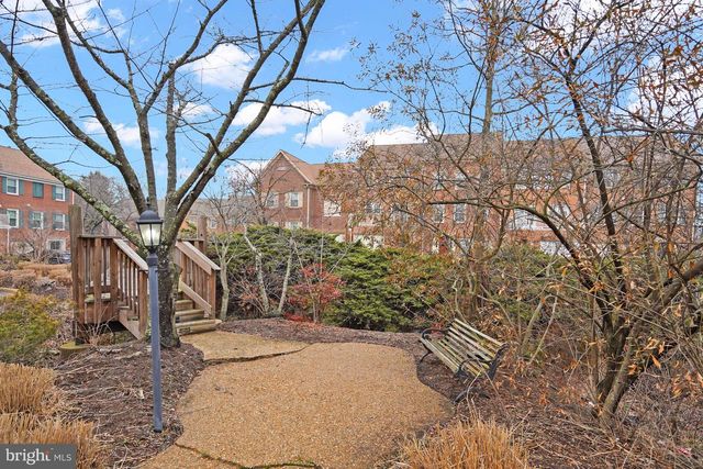 5922 MUNSON CT, Falls Church, VA 22041