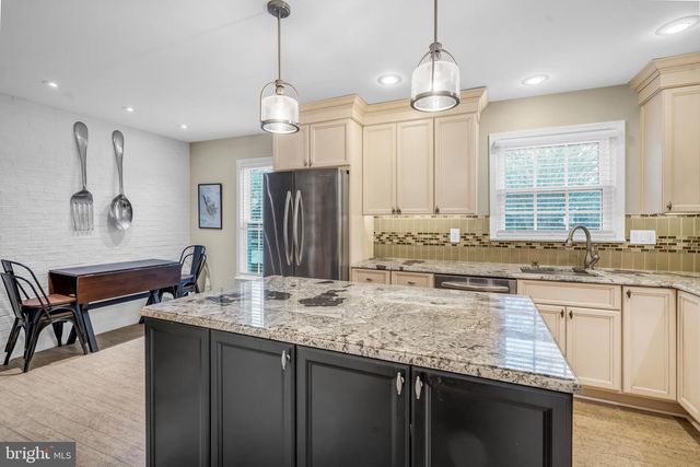 5922 MUNSON CT, Falls Church, VA 22041