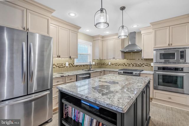 5922 MUNSON CT, Falls Church, VA 22041