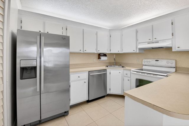 321 Knotty Pine Circle C-2, Greenacres, FL 33463