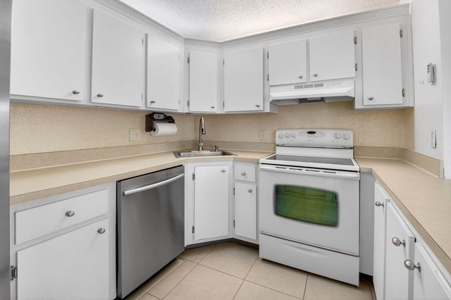 321 Knotty Pine Circle C-2, Greenacres, FL 33463