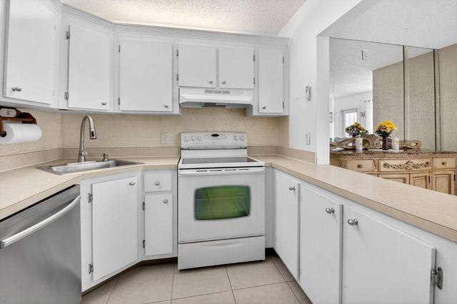 321 Knotty Pine Circle C-2, Greenacres, FL 33463