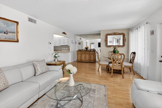 321 Knotty Pine Circle C-2, Greenacres, FL 33463